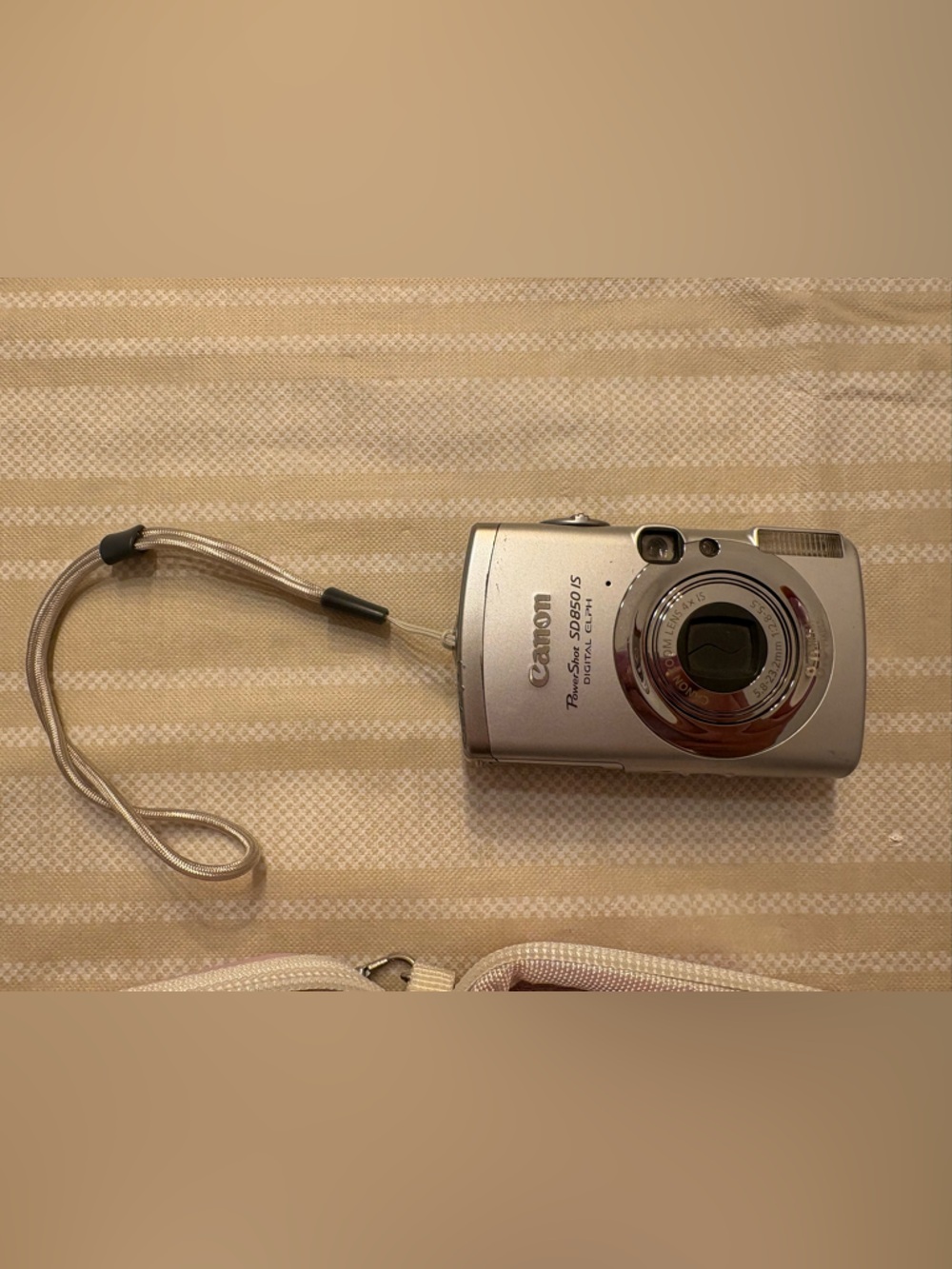 Canon PowerShot SD850 IS Silver Digital Camera - Picture 6 of 8